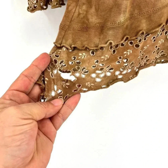 Glima Tie Dye Top Womens M Tan V-Neck Pullover Eyelet Trim Hippie‎ Boho Artsy - Picture 5 of 12